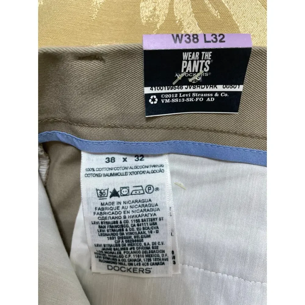 NWT Dockers Mens Pants 38x32 Khakis All Cotton D2 Straight Fit Flat Front Tan